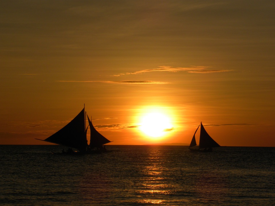 Bateaux au large de la mer