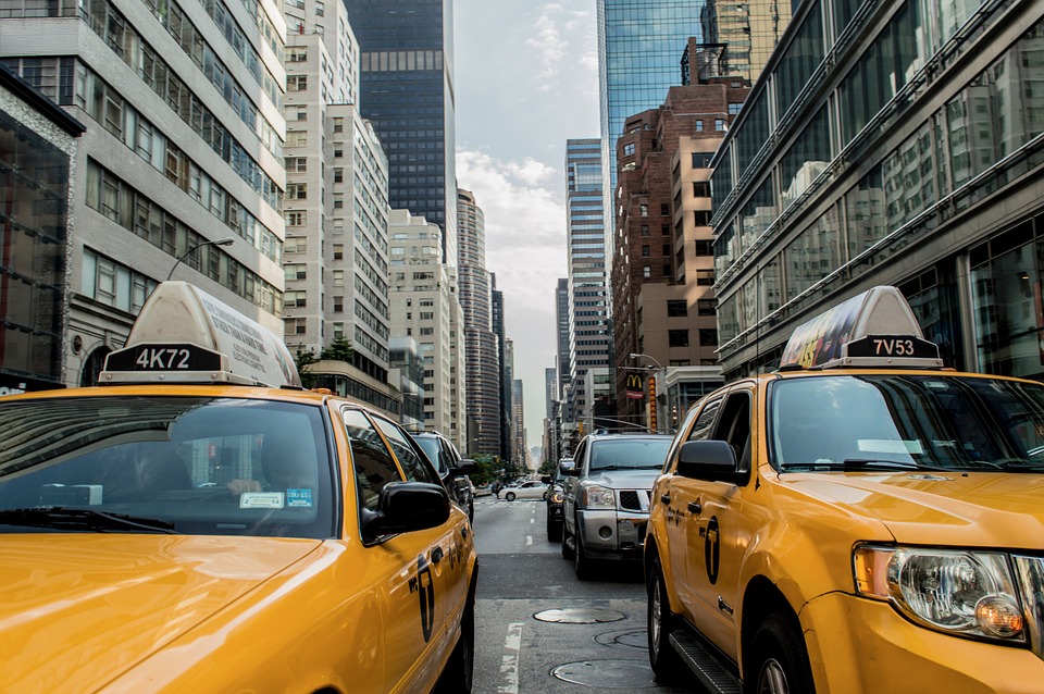 Taxis jaunes iconiques dans New York