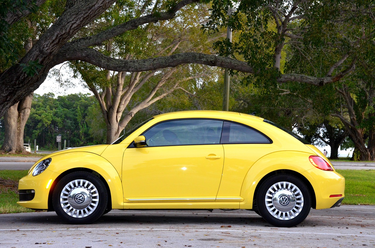 Voiture compact jaune