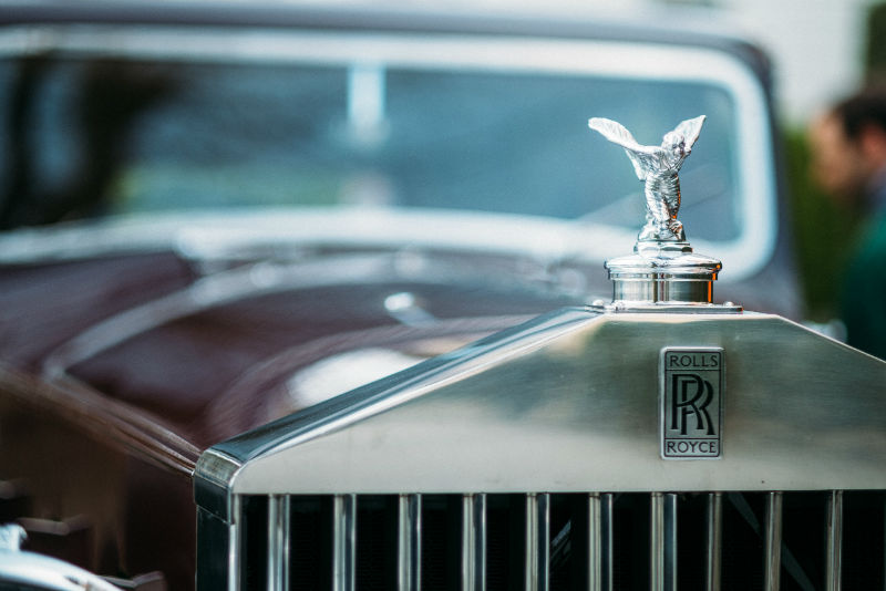 Voiture de collection Rolls Royce prête à être déplacée