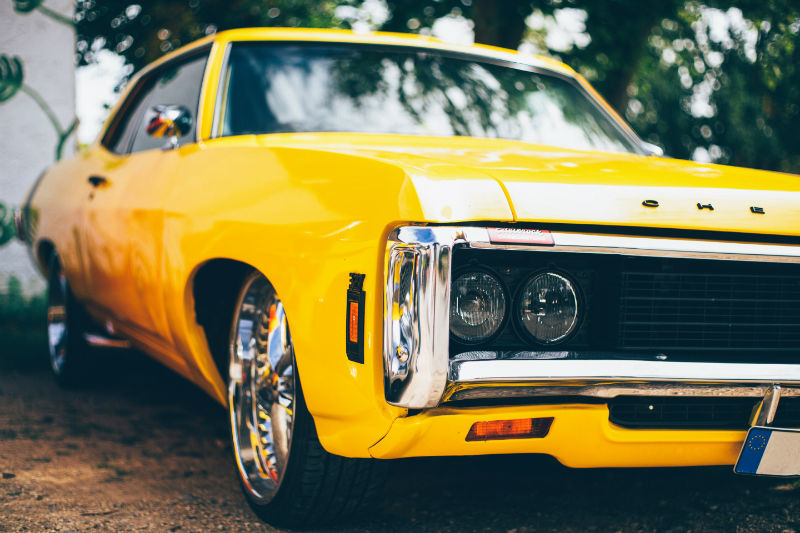 voiture de collection americaine jaune