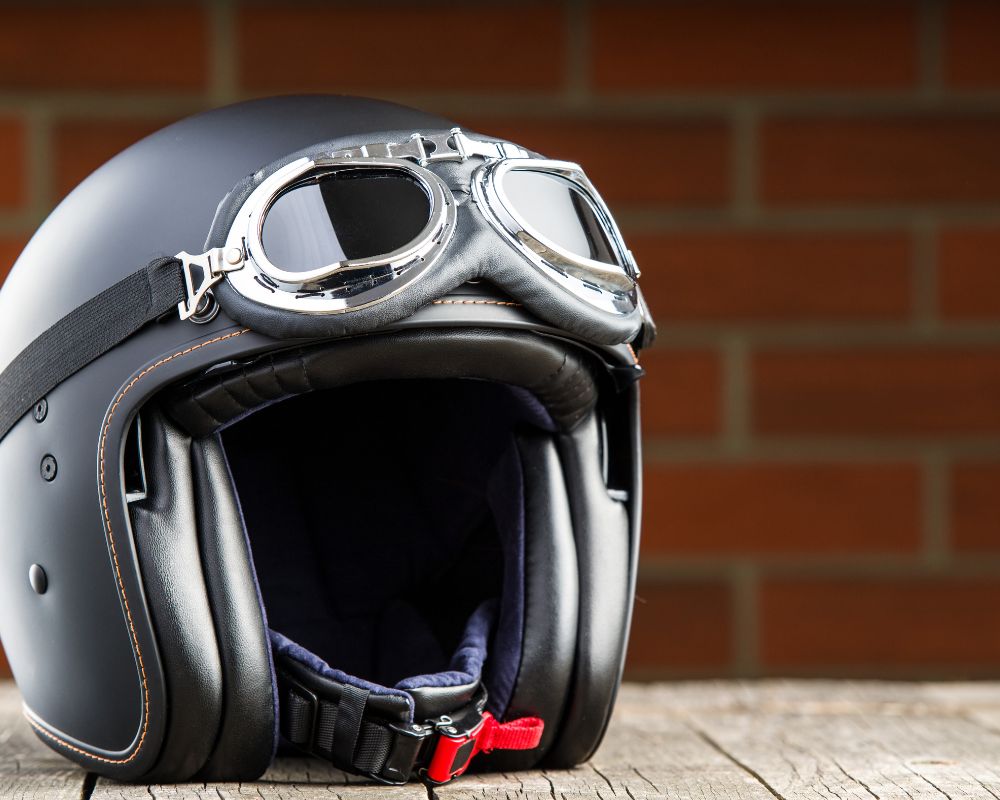 Casque noir de moto