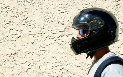 What are the steps to buying a motorcycle helmet that is approved?