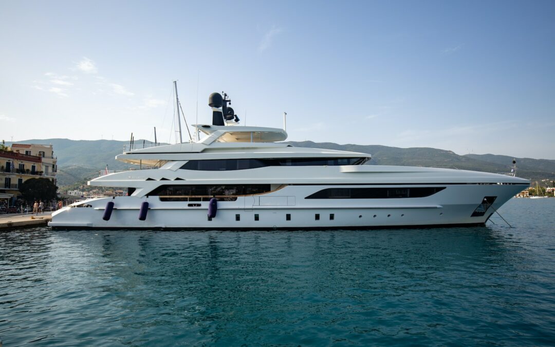 Les meubles et décors incontournables pour personnaliser son yacht de luxe