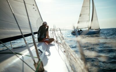 La voile en solitaire : les astuces et les pièges à éviter pour une expérience réussie