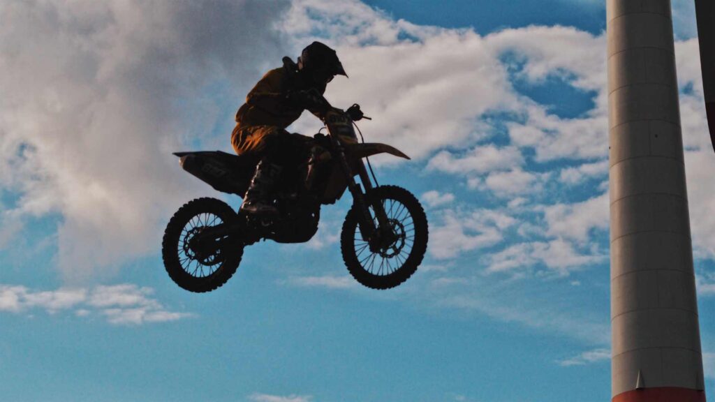 moto dans les airs