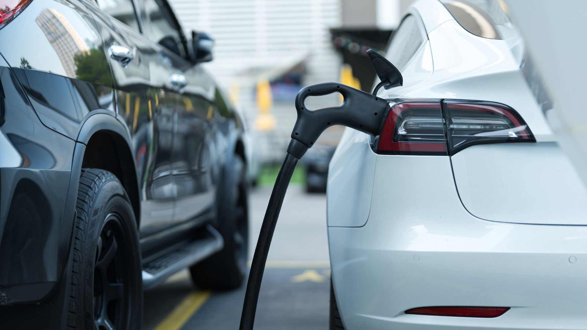 tesla qui charge