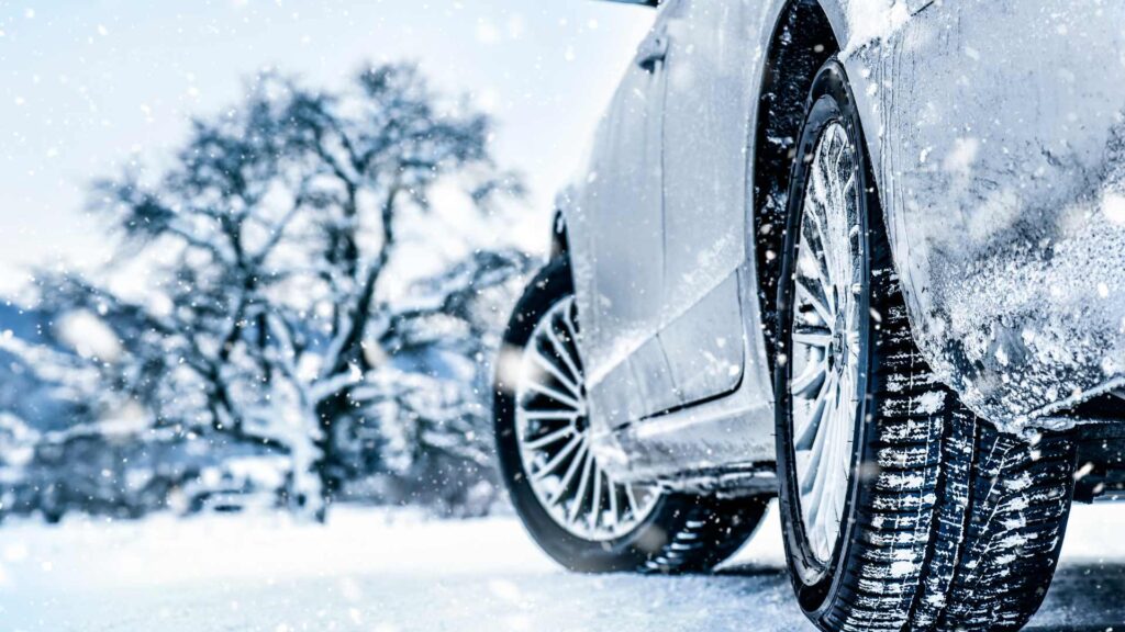 voiture sous la neige