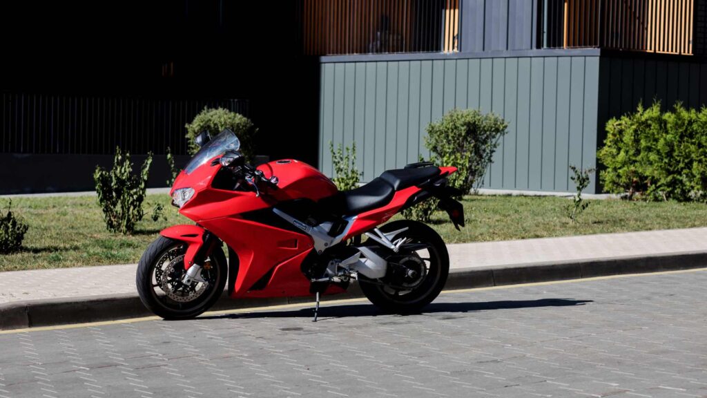 moto rouge honda