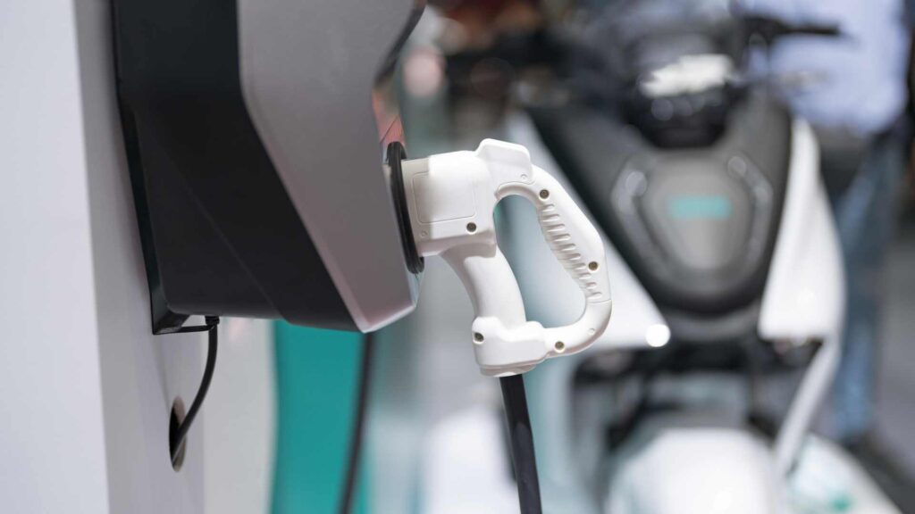 moto électrique en charge