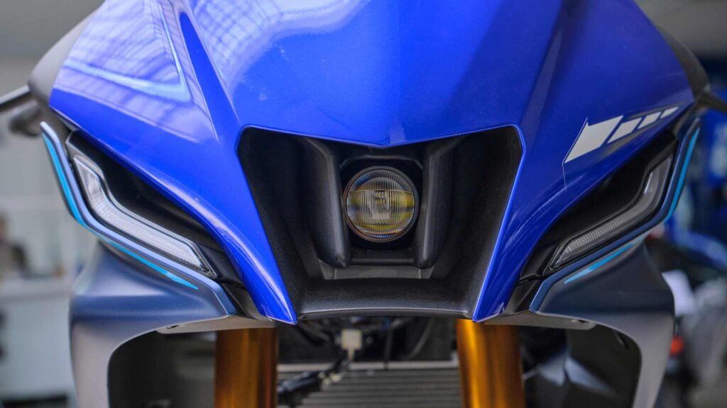 avant d'une moto yamaha
