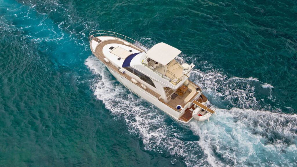 yatch en mer